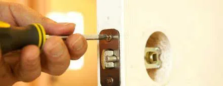 Affordable Locksmith Services New York, NY 212-457-2521 - 24-hour-lock-key-01